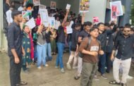 जंतर-मंतर लाठीचार्जच्या निषेधार्थ कर्जत मध्ये विद्यार्थ्यांचे आंदोलन