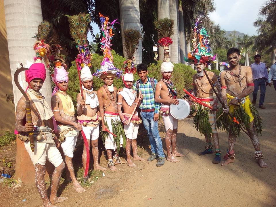 कर्जतमध्ये आदिवासी अस्तित्वाचा प्रश्न ऐरणीवर