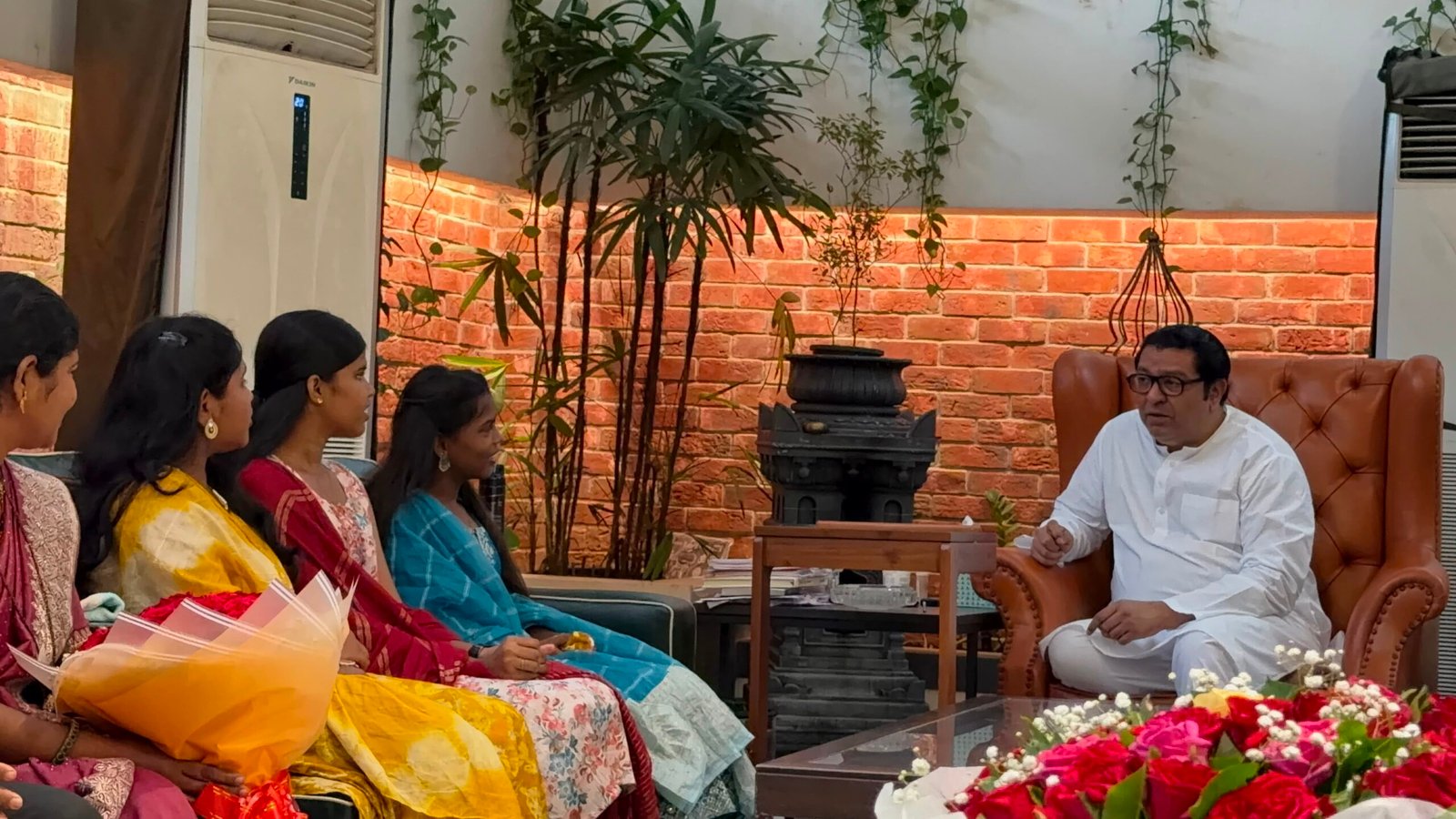 कोंदिवडे येथील मुलींच्या धाडसाला राज ठाकरेंची कौतुकाची थाप