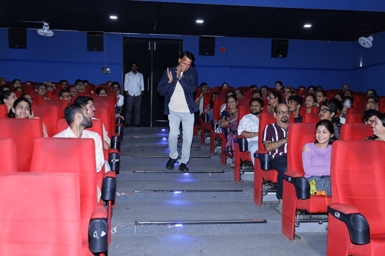 ‘लाडू’ चित्रपटाच्या स्पेशल स्क्रिनिंगला कर्जतकरांची तुफान दाद