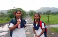 छत्रीचा माईक, शाळकरी मुलींची रिपोर्टिंग