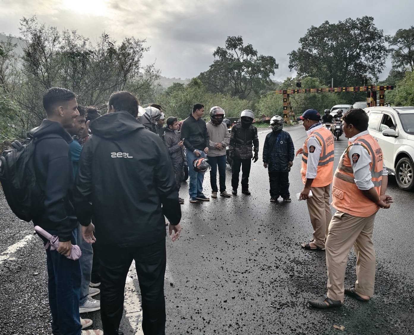 मुंबई पुणे द्रुतगती महामार्गावरील बोरघाटात 100 दिवसांचा मृत्यूविरहित प्रवास; पोलिसांच्या उपाययोजनांना यश