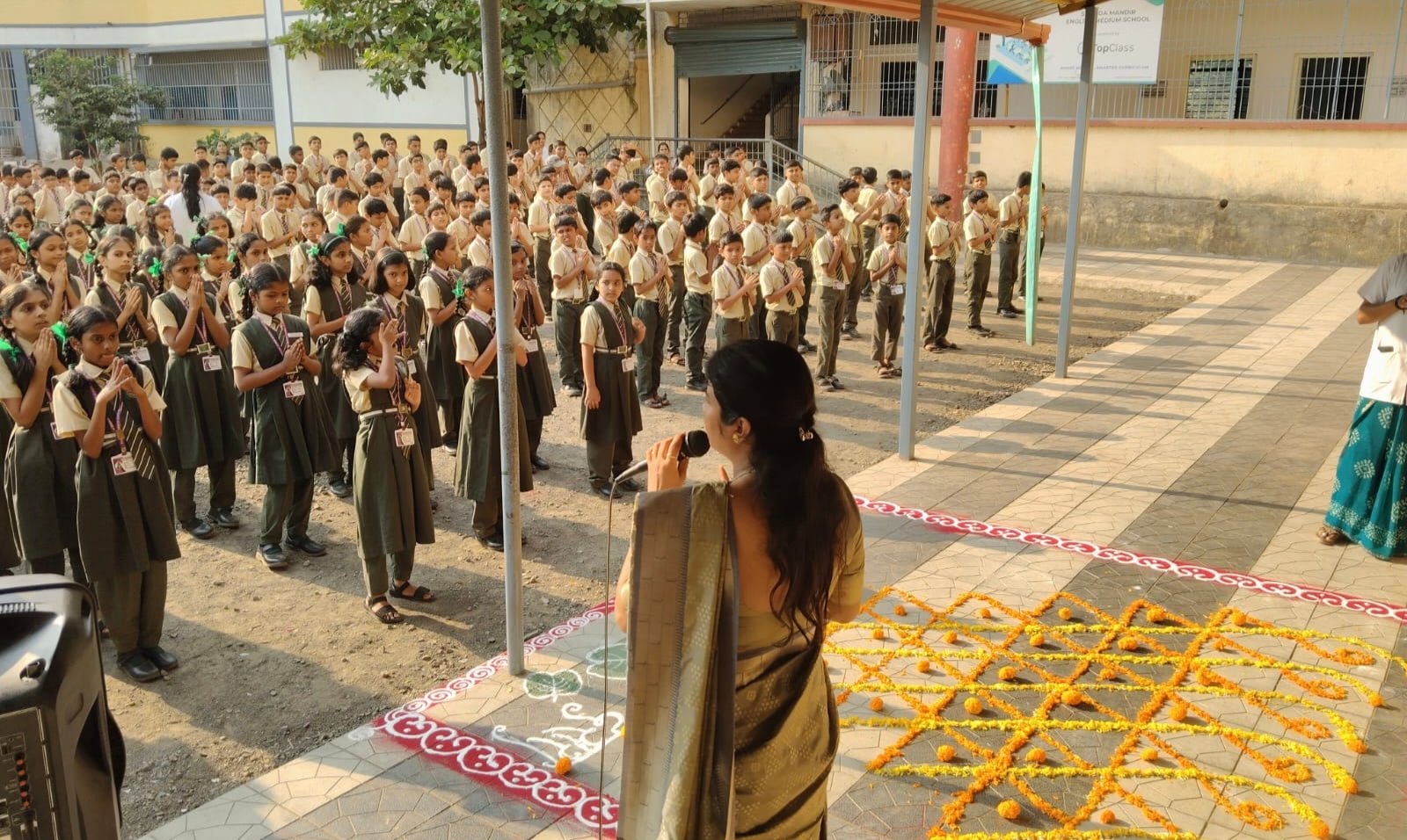 शिक्षणासोबत संस्कारांची रुजवण